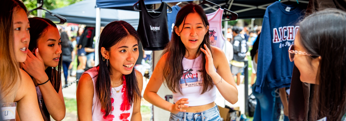 Student RSO group talking to student at Quad Day