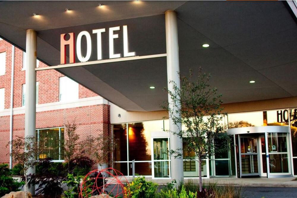 i-Hotel